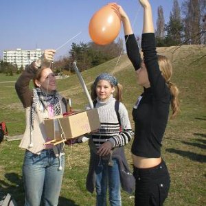8.4.2006  15:40 / Prevezeme hrocha balónom