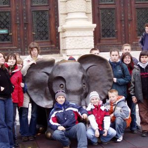 25.11.2006  10:37 / ... a pred múzeom bolo sloníča 