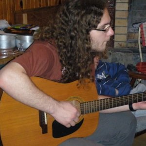 20.3.2010 22:15, autor: Šimon / Johny hrá na gitare