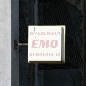 9.4.2011 10:52, autor: Teoretik / Reklama: "Každý správny EMO vie dobre anglicky!"